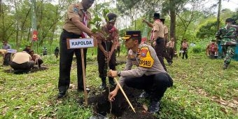 TNI, Polri, dan Pemkot Batu Tanam Ribuan Pohon di Coban Talun