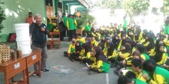 Sekolah Sampah FPRB Kediri Sosialisasikan Pengelolaan Sampah Organik di SMPN 1 Wates