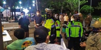 PPKM Dimulai, Personel Gabungan di Sidoarjo Razia Cafe dan Pusat Perbelanjaan