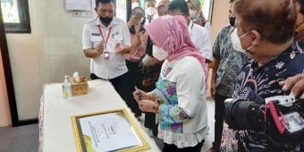 Ikut Gencarkan Budaya Literasi di Kota Mojokerto, Ning Ita Resmikan Perpustakaan Pelajar SMPN 2