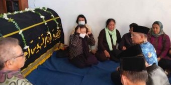 Pj Wali Kota Batu Takziah ke Salah Satu Korban Kecelakaan di Jalur Klemuk Songgoriti