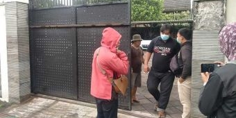 KPK Cari Sambari Halim, Mantan Bupati Gresik itu Ditemukan Stroke, Istirahat di Rumah Mewah