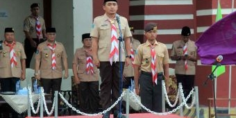 Pimpin Apel Hari Pramuka ke-64, Wali Kota Pasuruan Sematkan Lencana untuk 22 Anggota