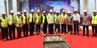 Bupati Sambari Hadiri Topping Off Icon Mall - Hotel & Convention Gresik