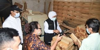 Tinjau UPT Industri Kayu dan Sentra Mebel di Pasuruan, Khofifah Gagas Pendirian Plaza Mebel