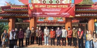 Datang ke Kelenteng Tuban, Ini Pesan Sekjen Kemenag kepada Pengurus