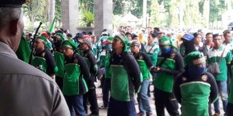 Tak Terima UMK 2017 Rp 3,2 Juta, Buruh di Gresik Kembali Demo Pemkab
