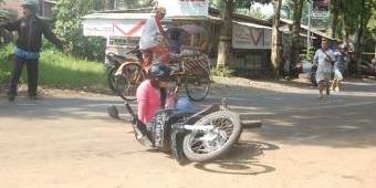 Terpeleset Bekas Lumpur, Puluhan Pengendara Motor Jatuh di Tikungan Jembatan Jagalan Trenggalek