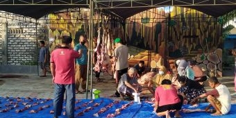 Jemaah Masjid Muttaqin Laden Pamekasan Berkurban 3 Ekor Sapi dan 3 Kambing