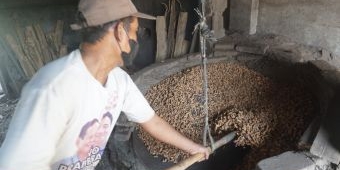 Banjir Pesanan Jelang Lebaran, Perajin Kacang Goreng Pasir Jombang Raup Omzet hingga Rp8 Juta