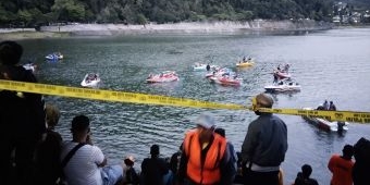 Terpeleset saat Foto Penumpangnya, Sopir Speed Boat di Telaga Sarangan Tenggelam