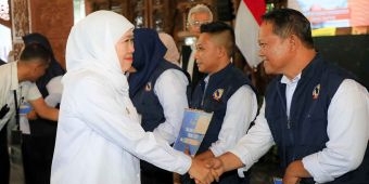 Gubernur Khofifah Salurkan Bansos hingga BKK Desa untuk Masyarakat di Ponorogo