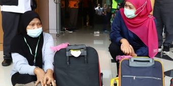 Kunjungi Asrama Haji Surabaya, Gubernur Khofifah Maksimalkan Layanan Kepulangan Pekerja Migran