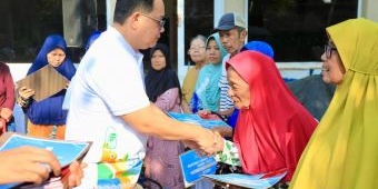 Serahkan PKH Plus di Surabaya, Pj. Gubernur Jatim: Penguatan Ekonomi Keluarga Rentan Sosial