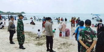 Polres dan Kodim Gresik Patroli ke Obyek Wisata Pantai Dalegan
