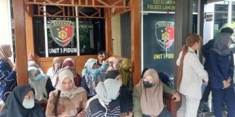 Puluhan Ibu-Ibu di Lamongan Laporkan Koperasi ke Polisi atas Dugaan Penggelapan, Kerugian Capi Rp5 M