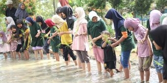 LAZISNU dan Fatayat Surabaya Rihlah Bersama 100 Anak Yatim dan Dhuafa