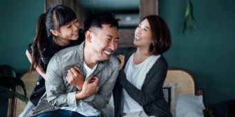 Tips Jitu Bangun Kedekatan Emosional dengan Pasangan dan Anak