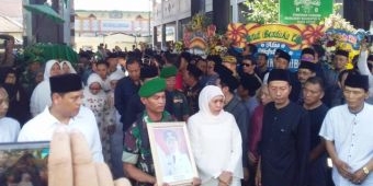 Gubernur Jatim Ikut Melayat Alm. Wakil Wali Kota Kediri Ning Lik: Beliau Sosok Pejuang