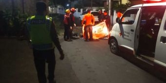 Diduga Tabrak Pohon, Pria di Jalan Stasiun Gubeng Ditemukan Tewas