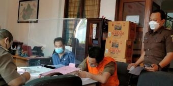 Tersangka Pembunuh Sopir Taksi Online Diserahkan ke Kejari Kabupaten Kediri