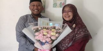 Sempat Batal Nikah, Redpel BANGSAONLINE Tunangan, Yakin Sampai ke Pelaminan?