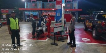 Respons Isu Kelangkaan BBM, Polres Blitar Patroli SPBU Malam Hari