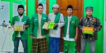 GP Ansor Krembangan Bagikan Al-Qur'an dan Diba' di Sejumlah Masjid dan Mushola