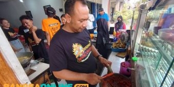  Yang Doyan Pedas, di Gresik Ada Penyetan Sambel Nyocot Kualat