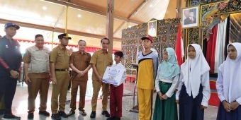 283 Pelajar Terima Beasiswa, Pemkab Bangkalan Targetkan Satu Desa Satu Sarjana