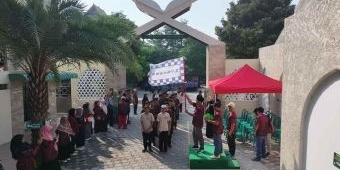 Hadiri Haflatul Maulid Ke-55 MTsN 1 Kota Kediri, Gus Qowim Berangkatkan Jalan Sehat Kreasi