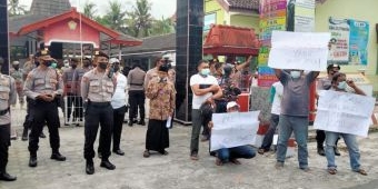 Sekdes Tegalrejo Blitar Diduga Gelapkan Iuran PBB Warga Hingga Ratusan Juta, Warga Tuntut Mundur