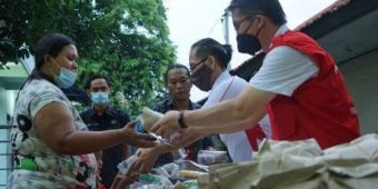 Peduli, IKA Stikosa AWS bersama Gusdurian dan INTI Bagikan 200 Paket Takjil 