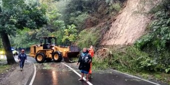 Hujan Deras Akibatkan Tebing di Payung 2 Kota Batu Longsor
