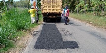 Meski Pandemi Covid-19, PU Bina Marga Lamongan Terus Perbaiki Jalan