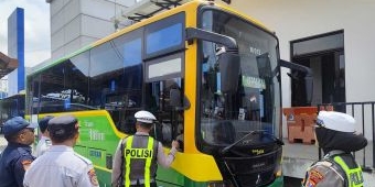 Tekankan Keselamatan Penumpang, Satlantas Polres Gresik Ramp Check Transjatim