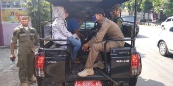 Siang Bolong Asyik Indehoi di Hotel, 2 Pasangan Muda-mudi Digaruk Satpol PP Kota Kediri