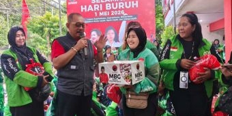 PDIP Surabaya Rayakan May Day dengan Aksi Sosial, Rangkul Ojol Perempuan