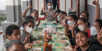 Kunjungi Asrama Pelajar Papua, Kapolres Probolinggo Kota Beri Bantuan dan Semangat