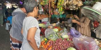 Tiga Bahan Pokok di Surabaya Hari Ini Turun, Simak Harga Lengkap Sembako per 30 November 2025