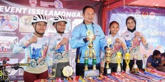 Peringati Haornas ke-42, Pemkab Lamongan Apresiasi Atlet Berprestasi dan Kukuhkan Pengurus Voli Baru