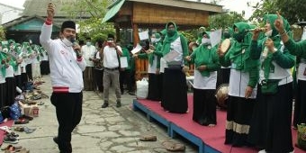 Jelang Debat Publik Terakhir, Qosim Ajak Salawatan Warga Manyar Komplek