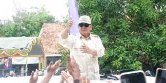 Serahkan Bantuan Sumur Bor di Bangkalan, Prabowo Janji akan Bantu Desa yang Kesulitan Air di Madura