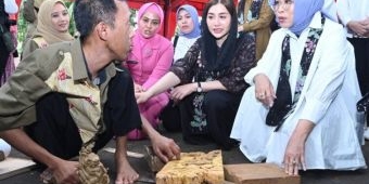 Fatma Saifullah Yusuf Salurkan Bantuan Rp957 Juta untuk Pemkab Trenggalek