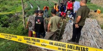 Jasad Bayi Ditemukan Mengapung di Depan Sungai Kantor UPT PLN Pacet Mojokerto