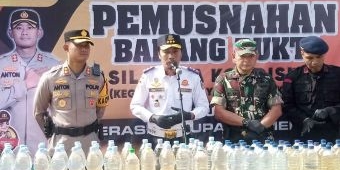 Bupati Bersama Forkopimda Madiun Musnahkan Barang Bukti Usai Apel Pasukan