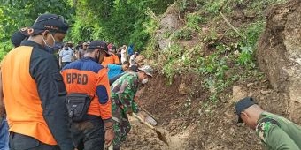 Tebing 25 Meter di Blitar Longsor, Tutup Akses Jalan Antar Kecamatan