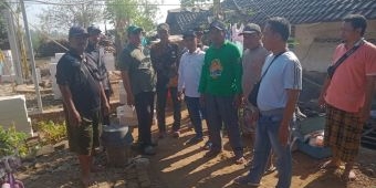 Warga Dusun Jurangpelen I Kerja Bakti Bantu Bedah Rumah