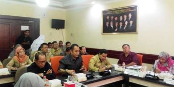 Alhamdulillah, Gaji Guru Swasta di Surabaya akan Setara UMR