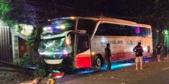 Bus Harapan Jaya Tabrak Sepeda Motor di Jalanan Kota Kediri, Satu Tewas